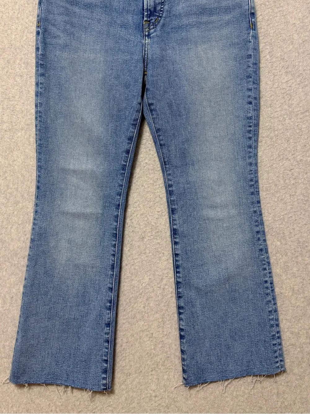 Madewell Short Flare Crop Jeans NWT Size 26S Medium Wash Super Stretch Raw Hem